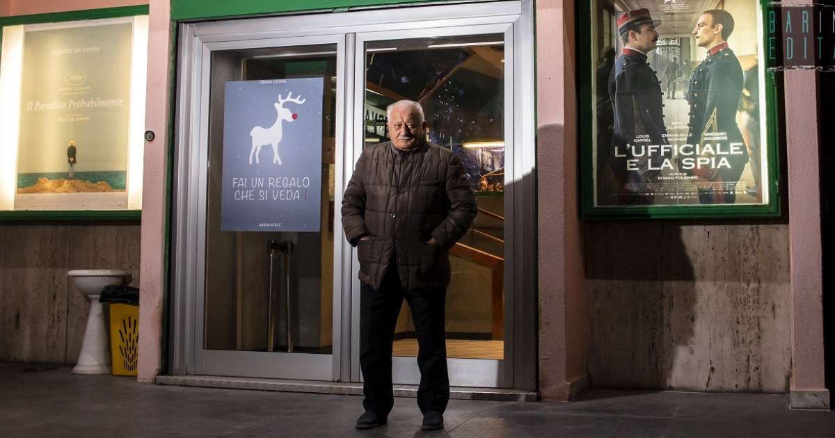 Bari, la storia di Michele: l'uomo che per 54 anni ha proiettato i film nel cinema Esedra